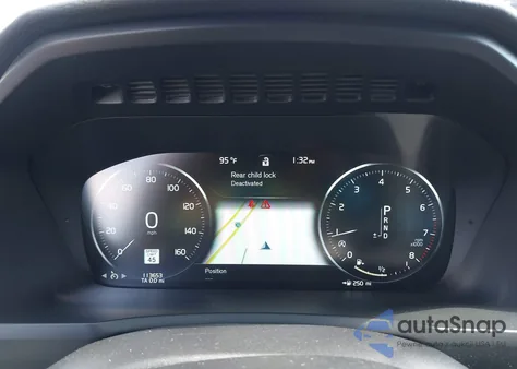 2016 Volvo Xc90 T5 Momentum z USA, uszkodzony, nr VIN YV4102XKXG1072106